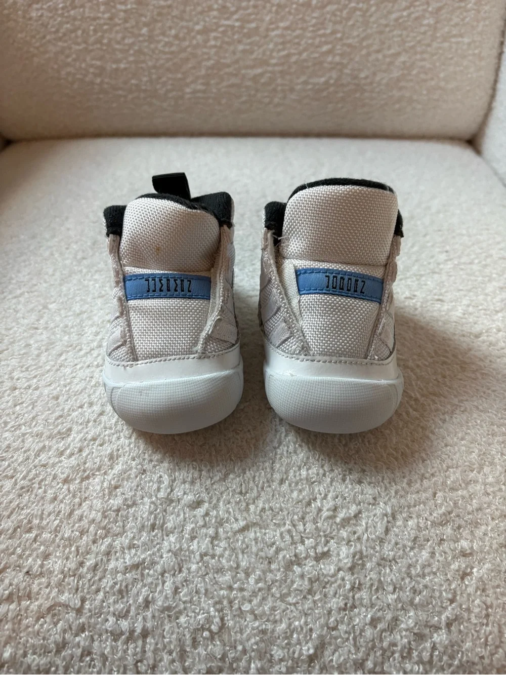 Jordan Kids Beige and Blue Low-Top Sneakers
